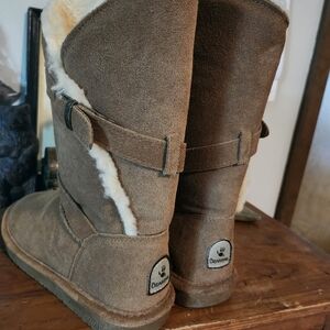 Bearpaw Winter Boot  Size 6 Faux Shearling lining Snowboot